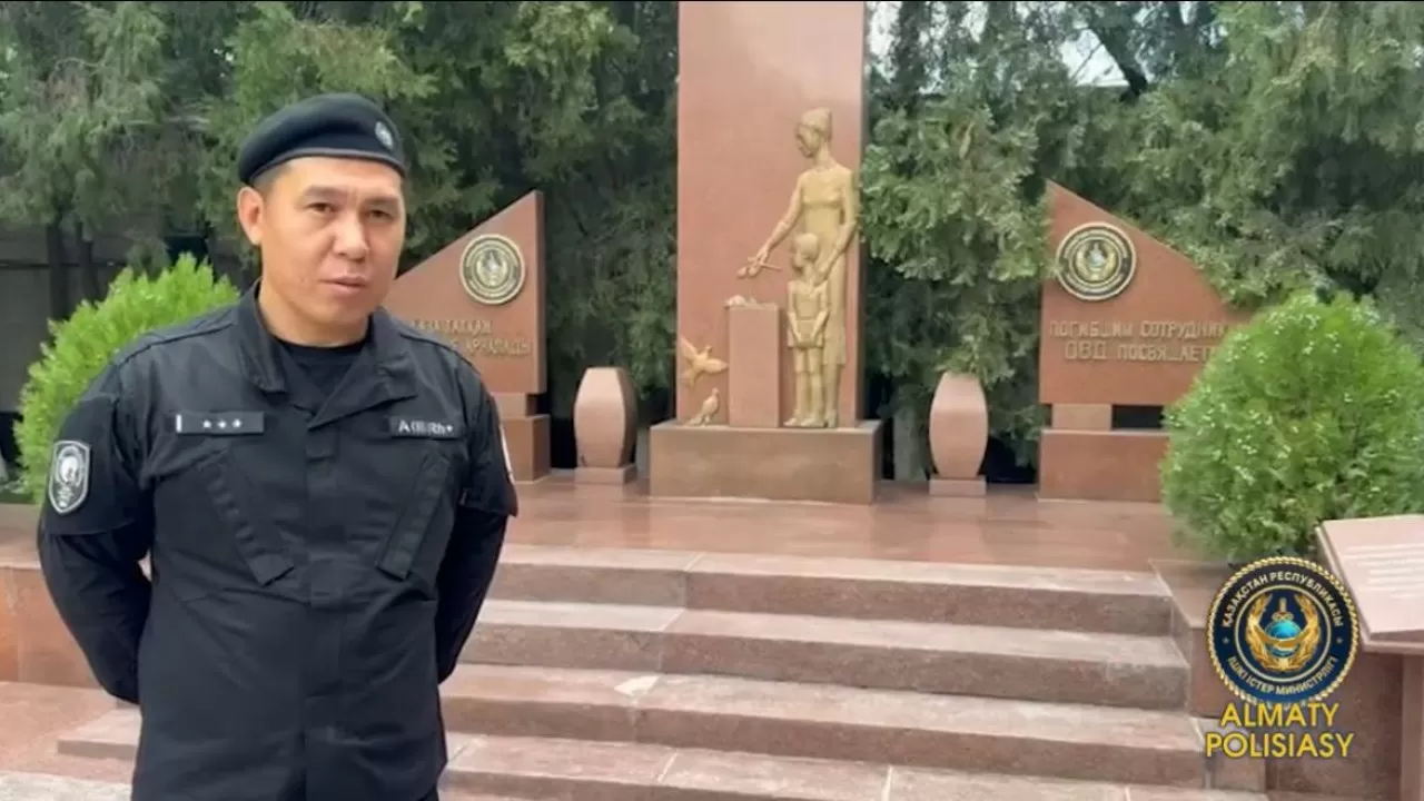 Алматылық полицей дүкеннен шыққан өртті сөндірді