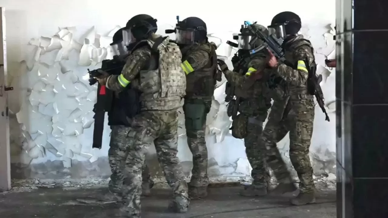 Масштабные учения на случай угрозы теракта проводят в двух регионах Казахстана   
