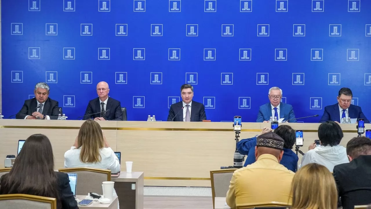 Теңгенің күрт әлсіреуіне себеп болатын алғышарттар жоқ – Олжас Бектенов