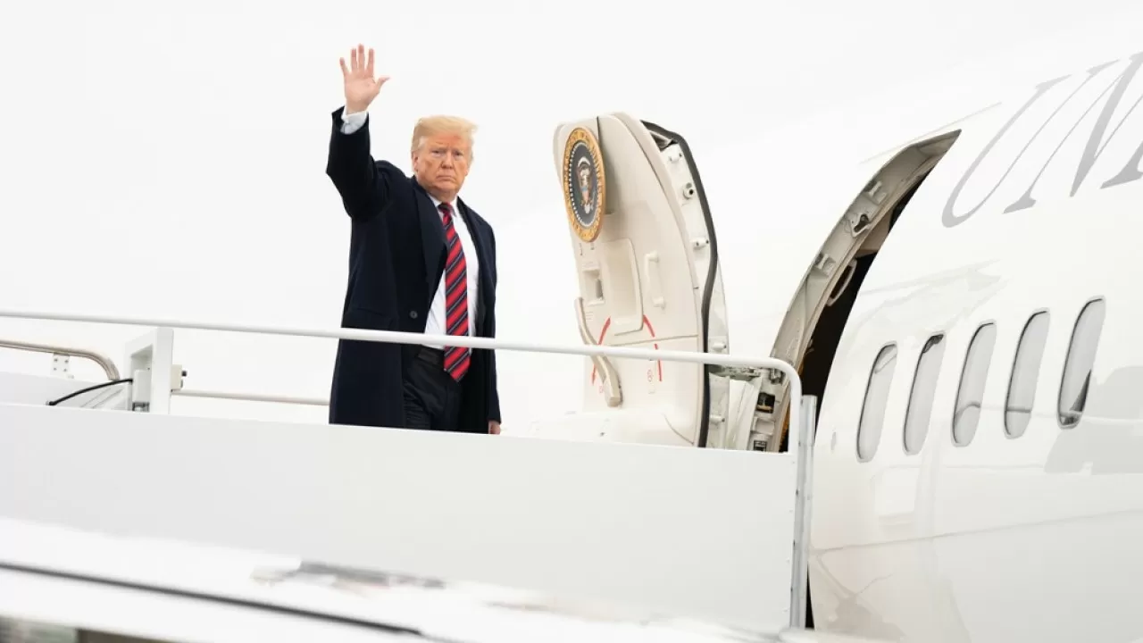 АҚШ агенті Трамптың сапарында әйелін қызметтік ұшаққа отырғызбақ болған 