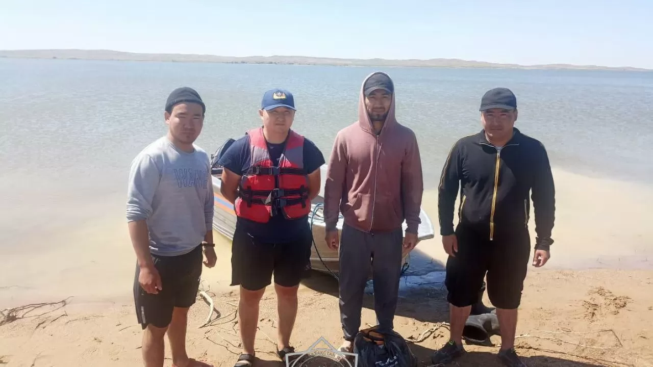 Спасатели пришли на помощь 4-м отдыхающим на Шерубай-Нуринском водохранилище