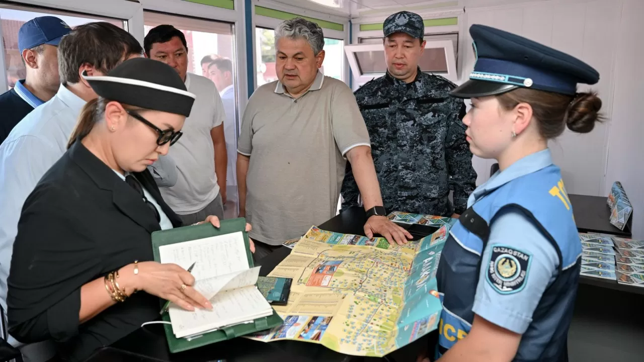 Вице-премьер Ермек Көшербаев Алакөл көлі жағалауының жер пайдалану картасымен танысты