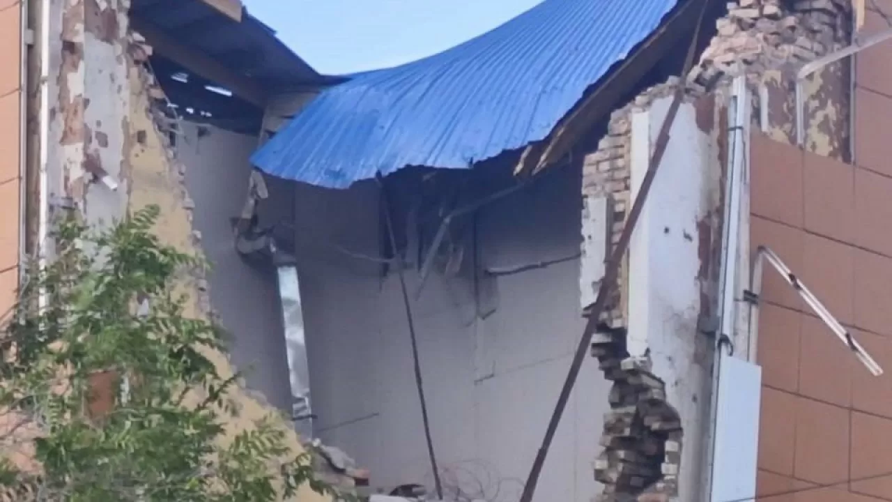 В Караганде обрушилось здание бывшего банка