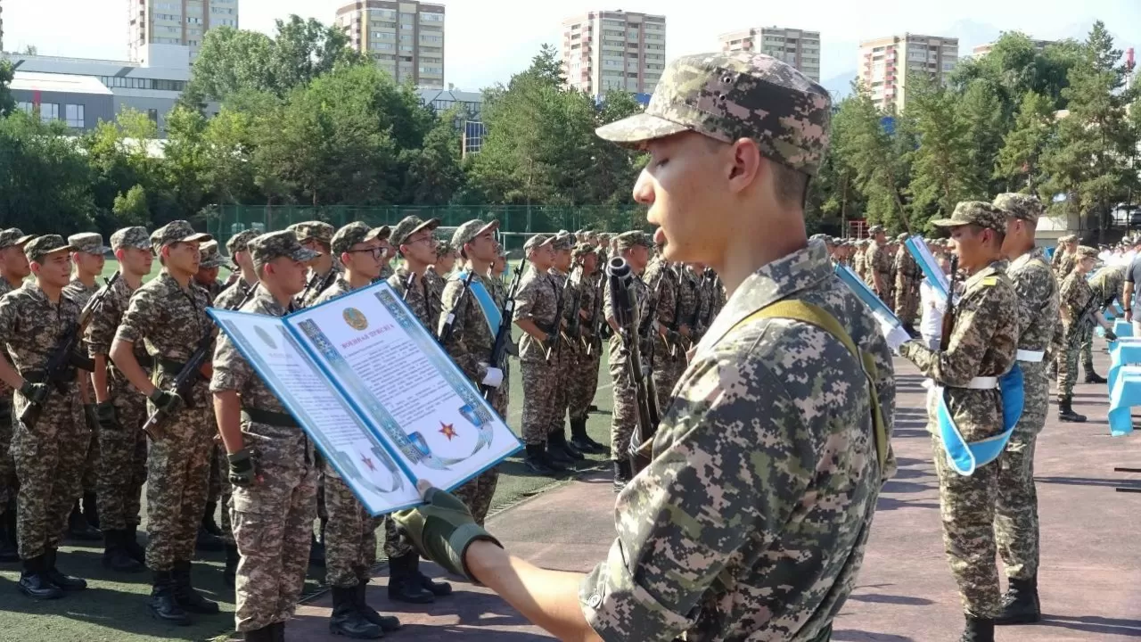 Нархоздың 300-ден астам студенті Отанына адал болуға ант берді