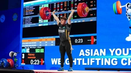 Казахстанские тяжелоатлеты завоевали две медали на чемпионате Азии