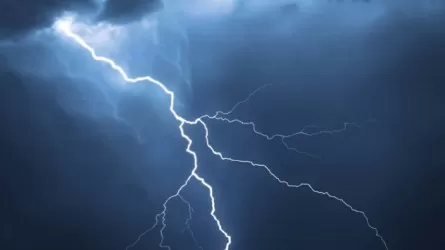 Үндістанда найзағай жарқылы 33 адамның өмірін жалмады