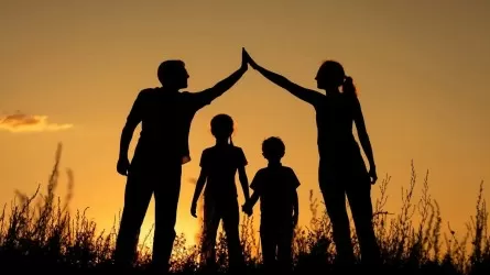 Елімізде отбасына орналастырудың жаңа түрі – кәсіби қабылдаушы отбасы енгізілуде 