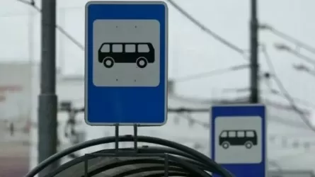 В Астане перекрыт проезд к двум автобусным остановкам