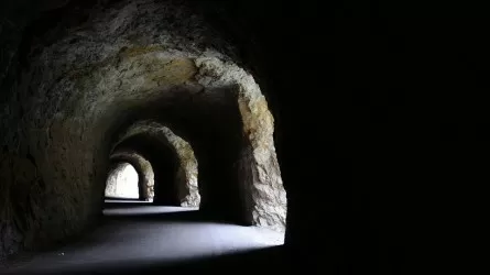 Через подземный туннель переправляли контрабанду на границе РК и Узбекистана 