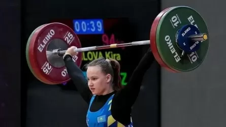 Казахстанка Кира Данилова выиграла золото ЧА по тяжелой атлетике 