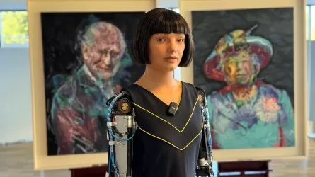 Робот Ai-Da написала портрет короля Карла и произнесла речь в ООН