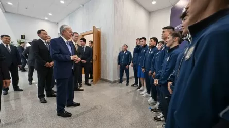 Токаев поздравил с победой казахстанских боксеров