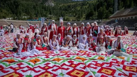 Абай облысының 13 мұғалімі мен 2 оқушысы әлемдік рекордтар кітабына енді