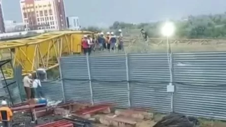 В Астане упал башенный кран: не обошлось без жертв