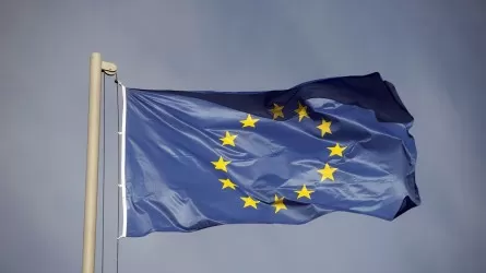 Постпреды ЕС согласовали 18-й пакет антироссийских санкций с новым потолком на нефть - СМИ
