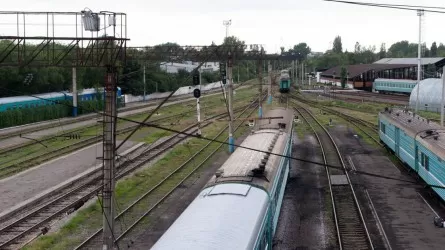 Алматыда пойыз төбесіне шыққан жасөспірімді тоқ соқты
