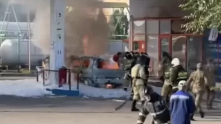 Ақтөбеде газ құю бекетінде көлік өртеніп кетті