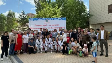 Подарок ко Дню столицы: в одном из районов торжественно открыли новые благоустроенные дворы