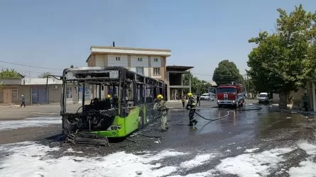 В Ташкенте за три минуты сгорел маршрутный автобус 