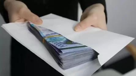 Шығыс Қазақстанда пробация қызметкері пара алып жатқан жерінен ұсталды