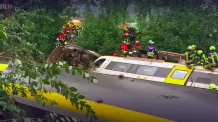 Германияда пойыз апатқа ұшырады: 3 адам қаза тауып, 34 жолаушы жарақат алды