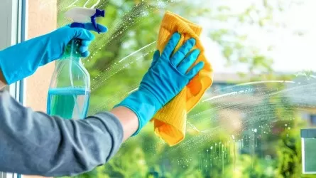 Петропавлда терезе жумақ болған әйел 4-қабаттан құлап кетті
