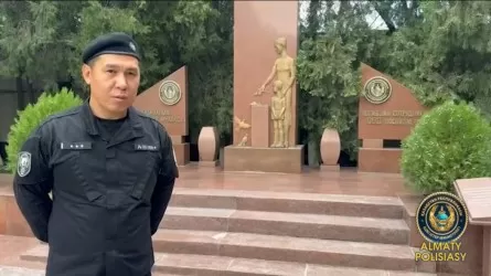 Алматылық полицей дүкеннен шыққан өртті сөндірді