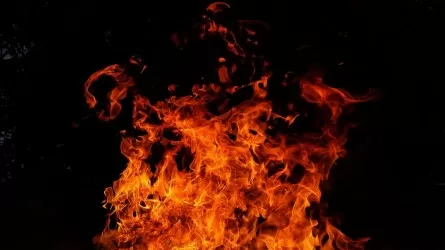 Балкон вспыхнул в столичной многоэтажке  