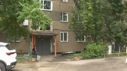 2 баласын терезеден лақтырған павлодарлық әйел былтыр жалғыз өзі терезеден секірген