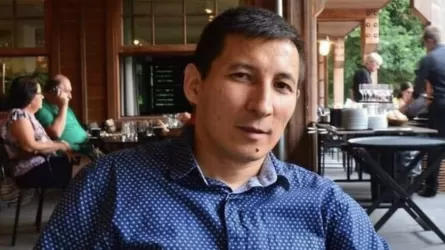 Алты жылға сотталған Сәкен Мамаш дипломат дәрежесінен айырылды