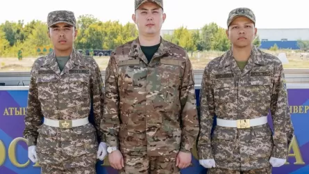 Оралда екі студент әйелді өрт ішінен аман алып шықты