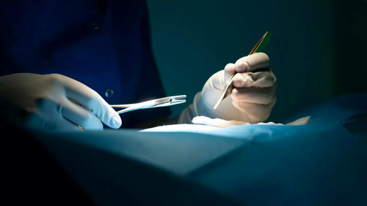 Өзбекстанда дәрігер әйелдің екі аяғын қателесіп кесіп тастаған 