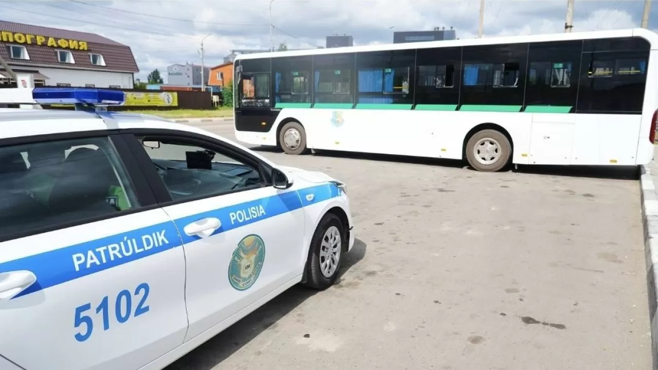 Водитель без прав управлял автобусом в Костанае 