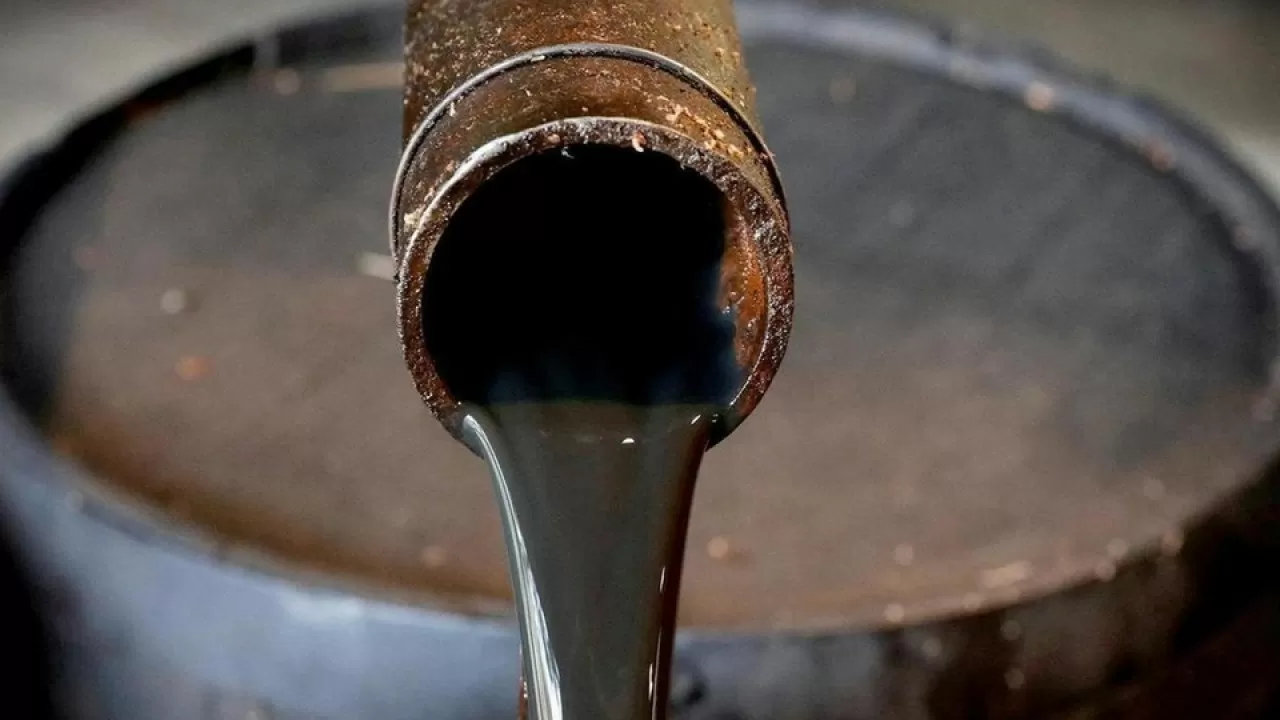 Нефть сохраняет рост в преддверии саммита Трампа и Путина 