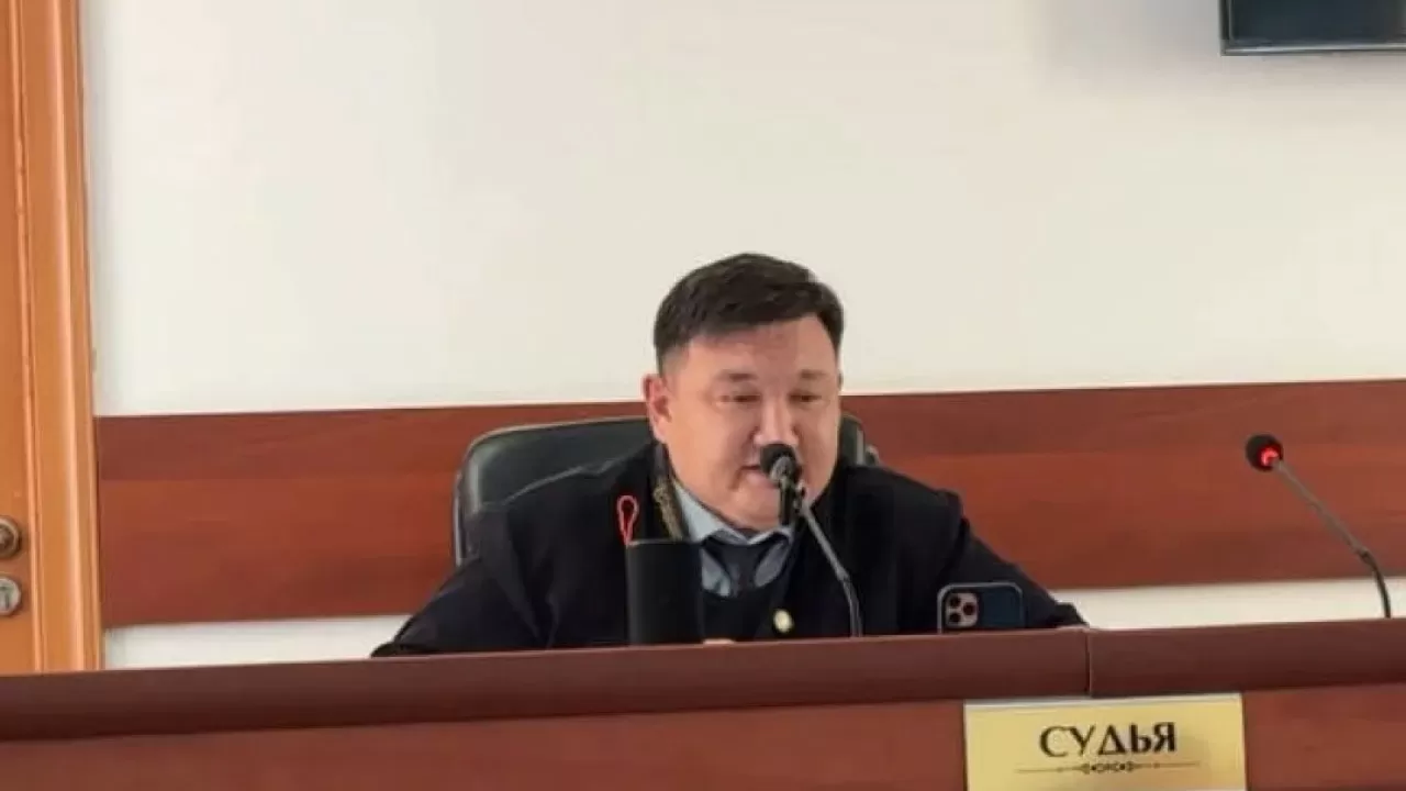 Прокурор Руслан Берденовке 5 рет оқ атқан адамды 11 жылға соттауды сұрады