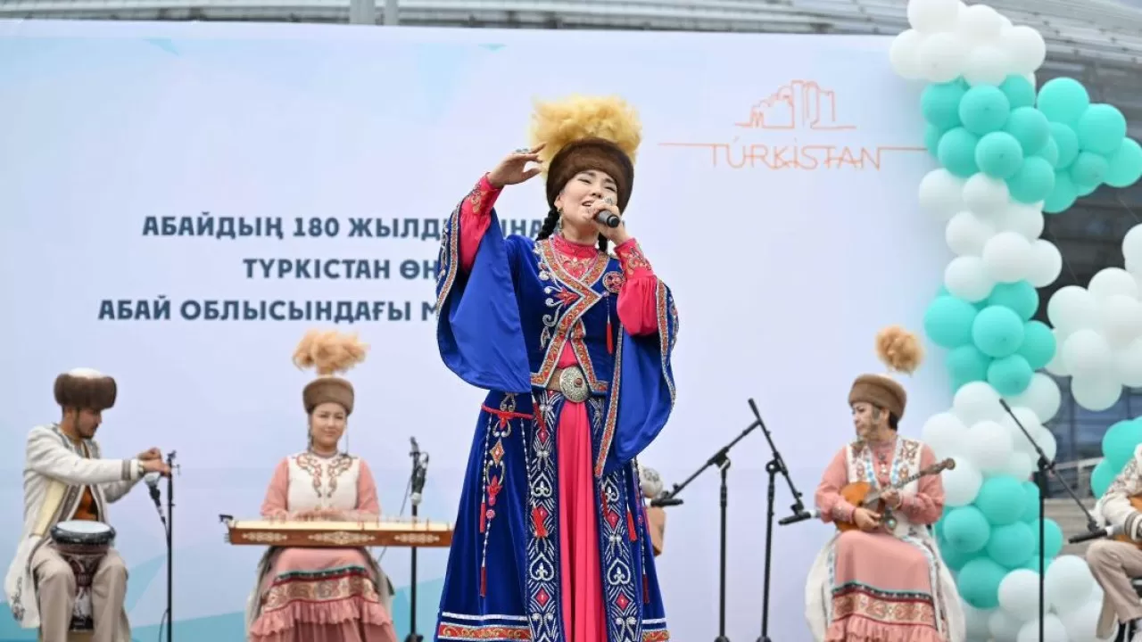 540 тонн овощей и фруктов привезли в Семей в дни празднования 180-летия Абая