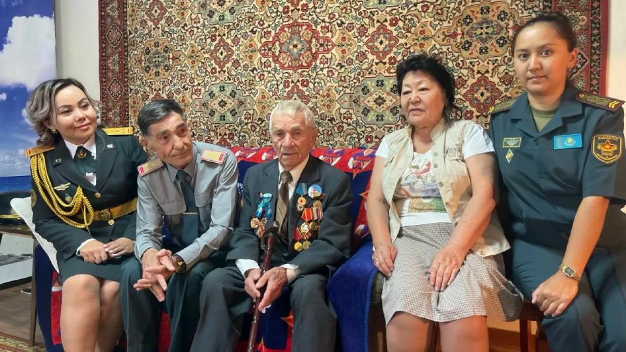 100 лет исполнилось алматинскому ветерану ВОВ Владимиру Белозерову