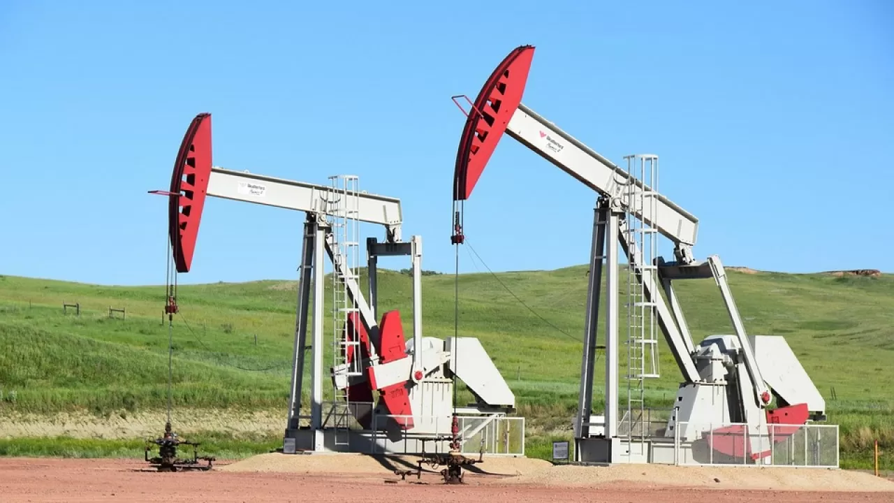 Нефть дешевеет на фоне торговых пошлин США 