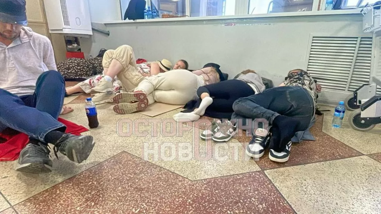 Более 60 рейсов не вылетели из крупного аэропорта России из-за беспилотников