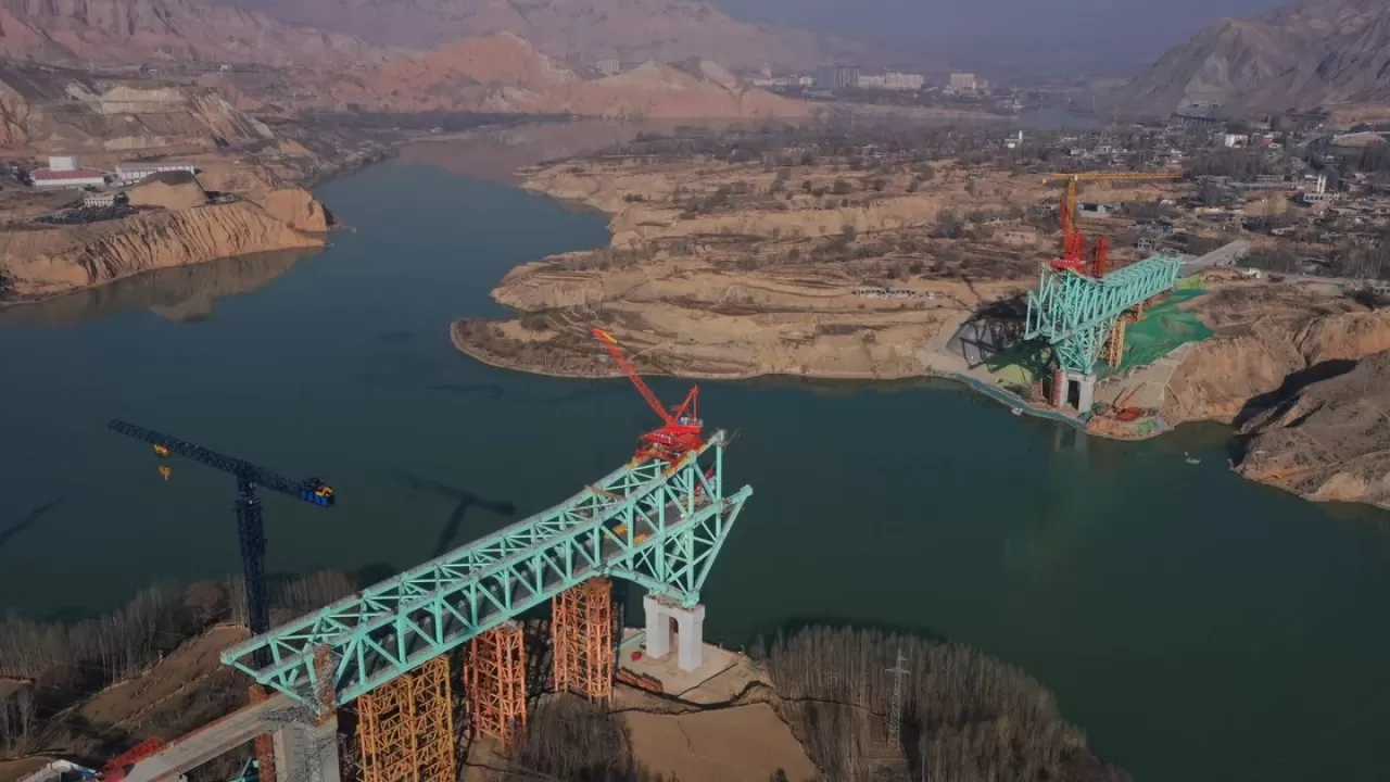 Қытайда көпір құрылысында трос үзіліп, 12 адам қаза тапты