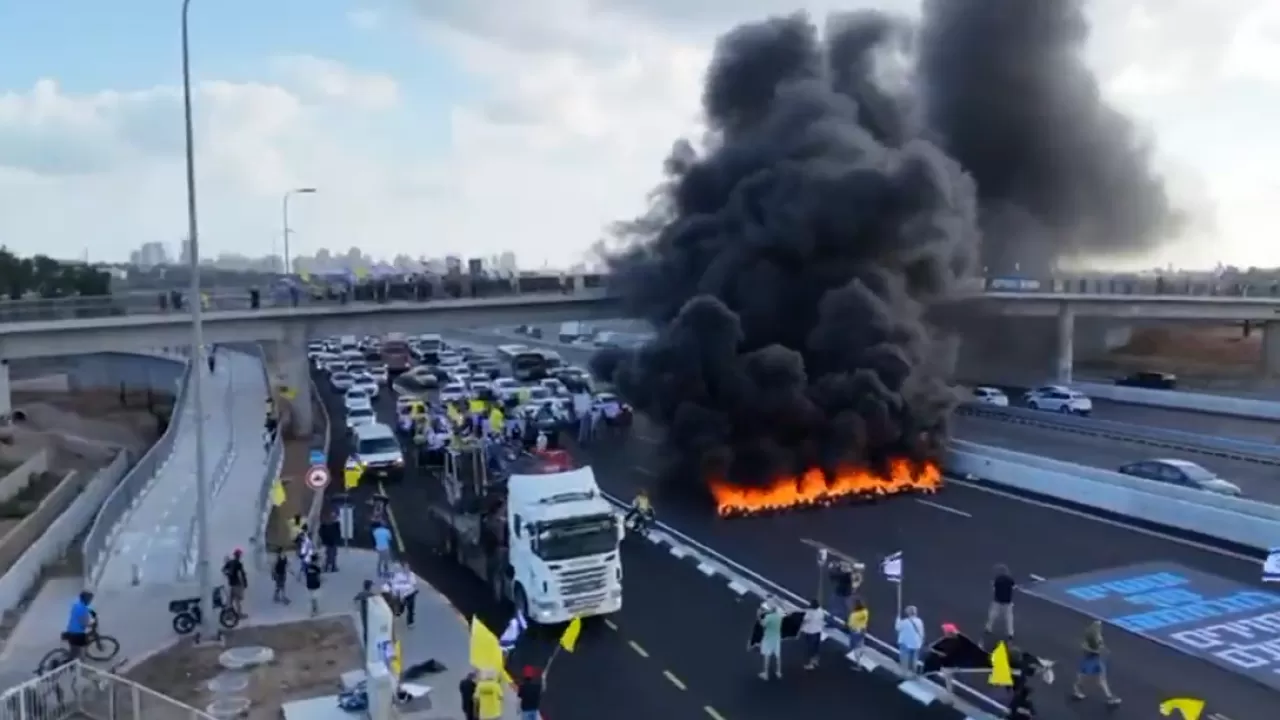 Протесты в Израиле: родственники заложников в Газе перекрыли трассы 