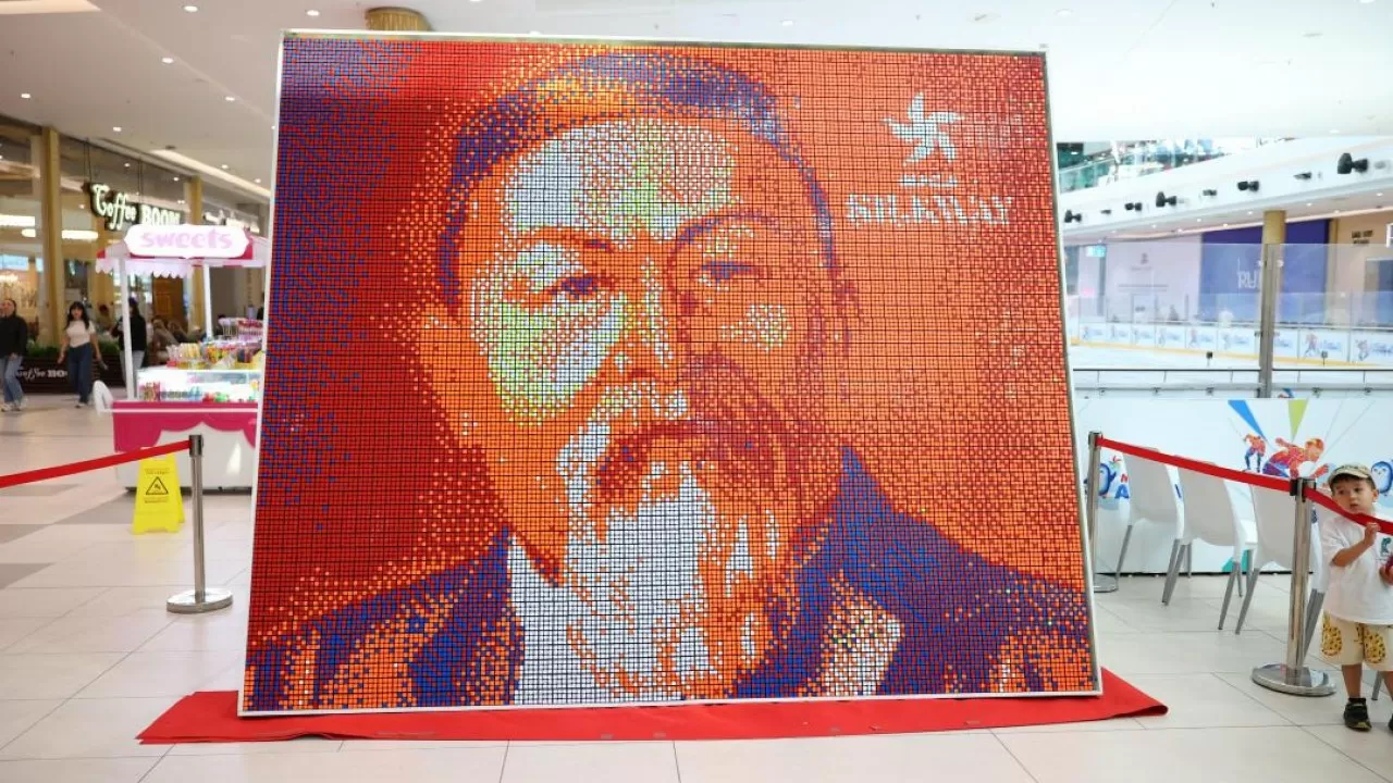 Астанада 3 мың рубик текшесінен Абайдың алып портреті жасалды