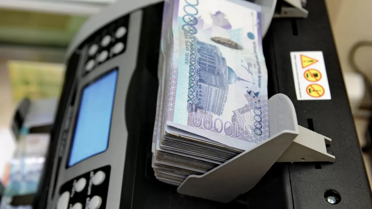 Жұрт зейнетақы жинағын жаппай шешіп алуда