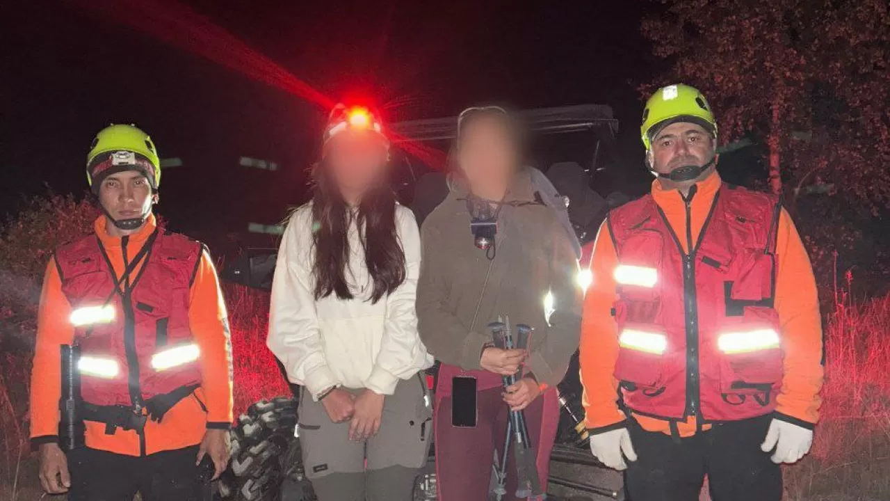 Две туристки застряли на пике Сатпаева под Алматы
