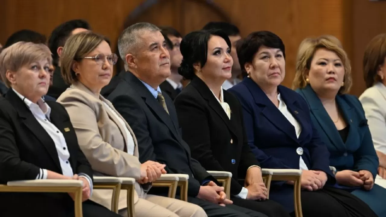 "Мұғалім – қоғамның тірегі, беделін көтеру – басты міндет" – Тоқаев
