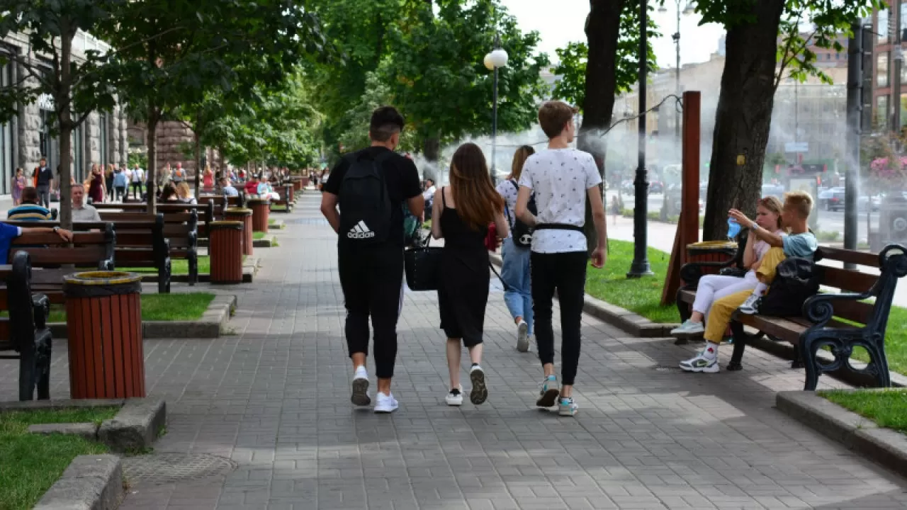 Украинада 22 жасқа дейінгі жігіттерге шетелге шығуға рұқсат берілді  