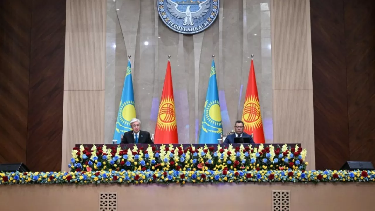 Қасым-Жомарт Тоқаев пен Садыр Жапаров баспасөз брифингін өткізді 