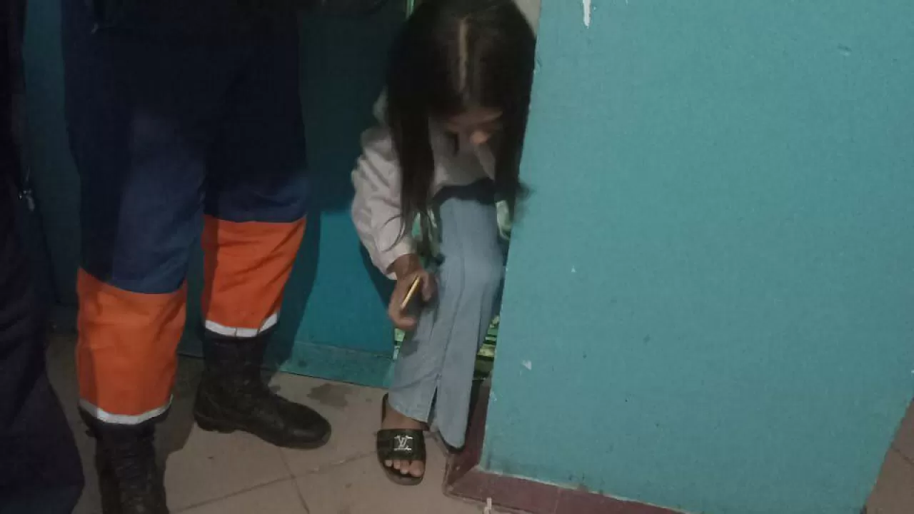 Таразда лифтте қалып қойған 4 адам құтқарылды