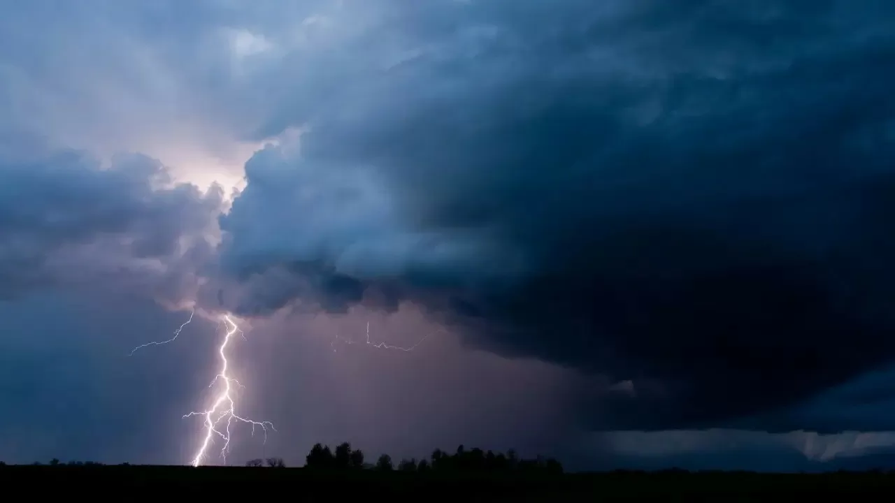 Қазақстанның бірқатар өңірінде найзағай, дауыл және төтенше өрт қаупі бар