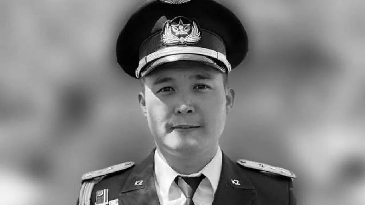 "Артында жары мен 2 баласы қалды": Сорбұлақта қаза тапқан майорды туыстары ақтық сапарға шығарып салды